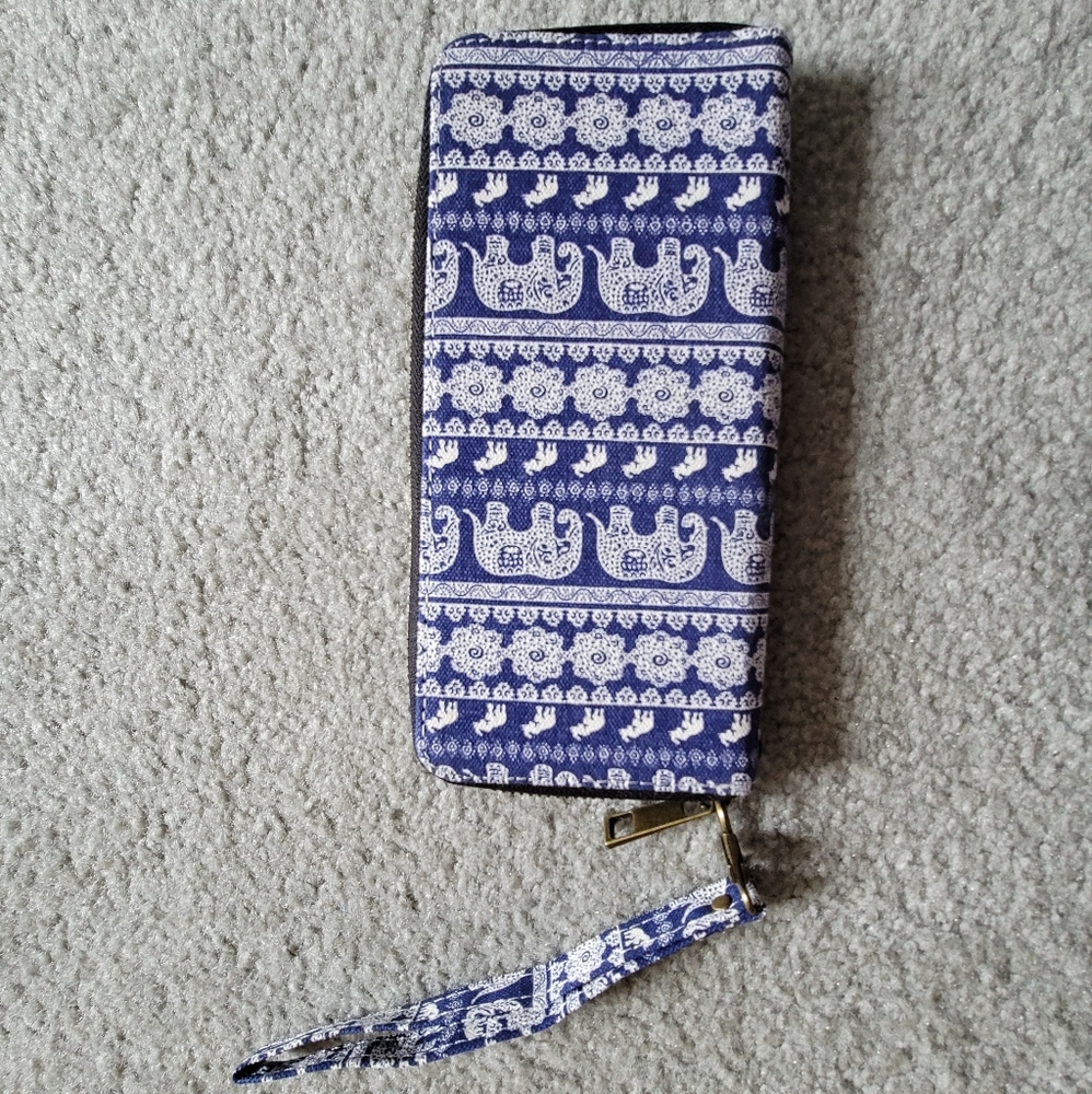 NWOT ADORABLE ELEPHANT WRISTLET Wallet IN MOROCCAN PATTERN Boho